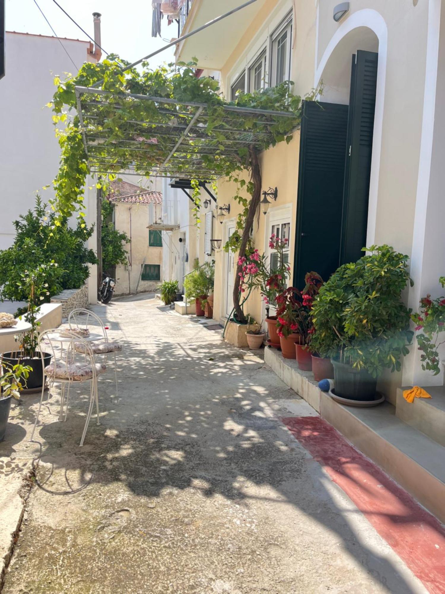 Cane'S Family Guest House Plomari Extérieur photo