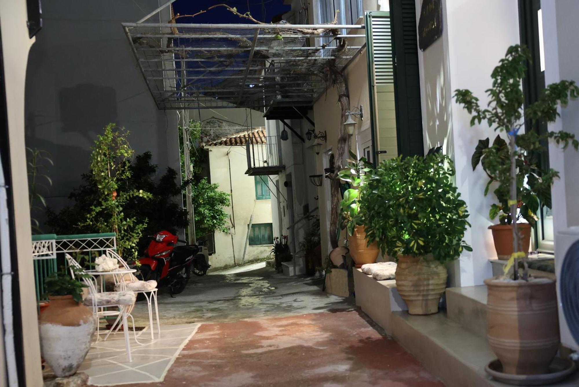 Cane'S Family Guest House Plomari Extérieur photo